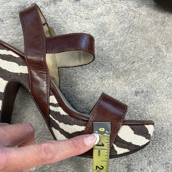 Michael Kors Ivana Platform Zebra Stripe Sandals Brown Leather Sz 5.5 - Picture 12 of 16